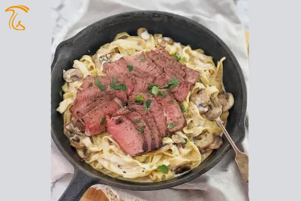 پاستا پهن با گوشت قرمز