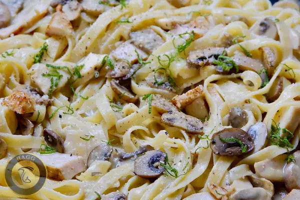 دستور پخت پاستا نواری با مرغ و قارچ