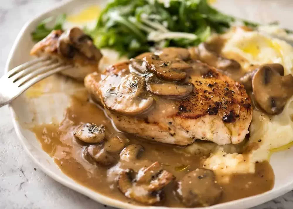 طرز تهیه استیک مرغ با سس قارچ - چیکن استیک با سس قارچ