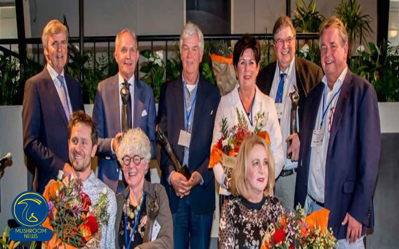 اهدای جایزه صنعت قارچ به پنج سفیر در دنیس بوش
