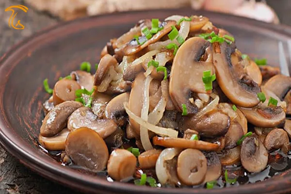 غذای گیاهی - خوراک قارچ و پیاز طرز تهیه قارچ سرخ شده با پیاز