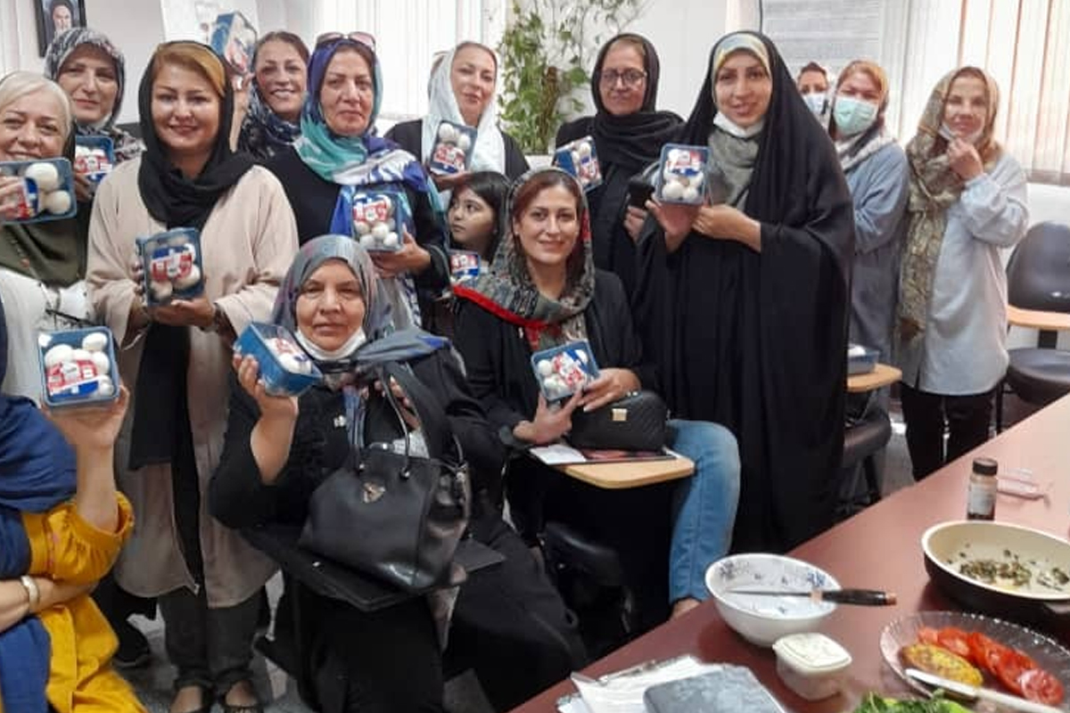 توزیع قارچ در بین شرکت کنندگان دوره افزایش سرانه مصرف قارچ