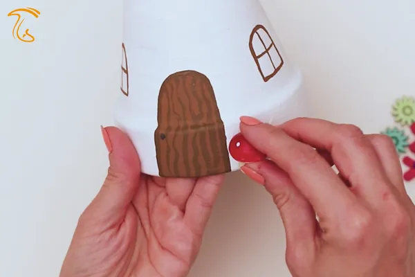 تزئین گلدون خانه ی قارچی