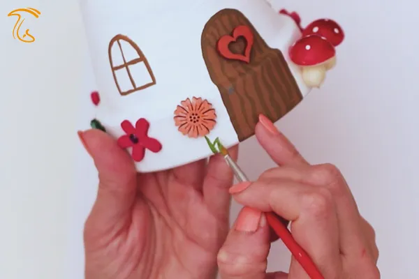 طراحی گل بر روی گلدان