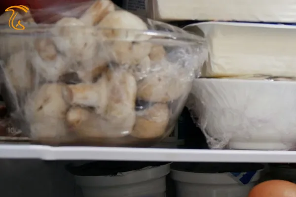 پوشش پلاستیکی بر روی ظرف قارچ