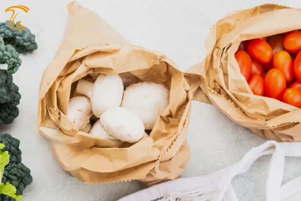 قارچ در کیسه‌های کاغذی قهوه‌ای