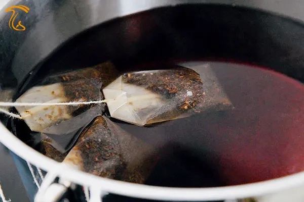 مرحله اول تولید نوشیدنی کامبوجا - درست کردن چای شیرین چای کومبوچا