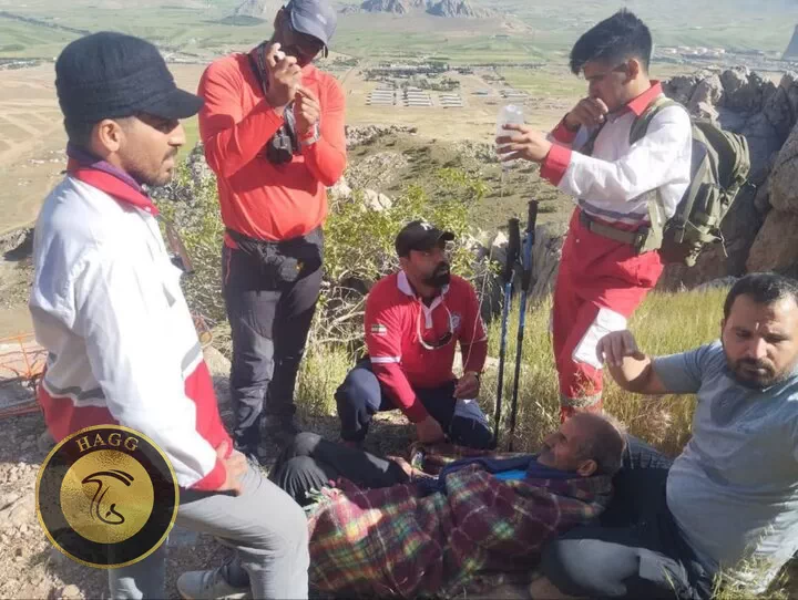 نجات یک نفر با علائم مسمومیت با قارچ در کوهستان کرمانشاه