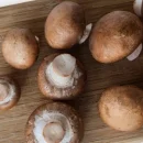قارچ قهوه ای خوراکی یا کرمینی Crimini، معروف به شامینیون