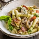 طرز تهیه پاستا با بیکن و قارچ